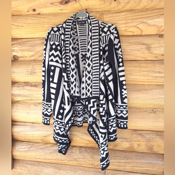 Tribal Sweater cardigan - Picture 1 of 11
